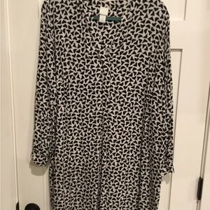 H&M Black and White Long Sleeve V-Neck Dress